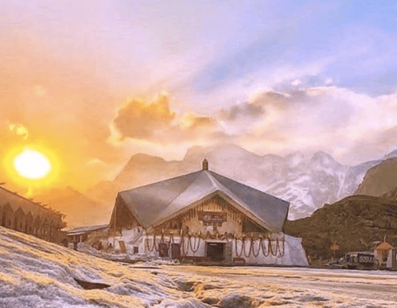 Hemkund Sahib Trek Guide 2024: History, Highlights, How to Reach and Itinerary