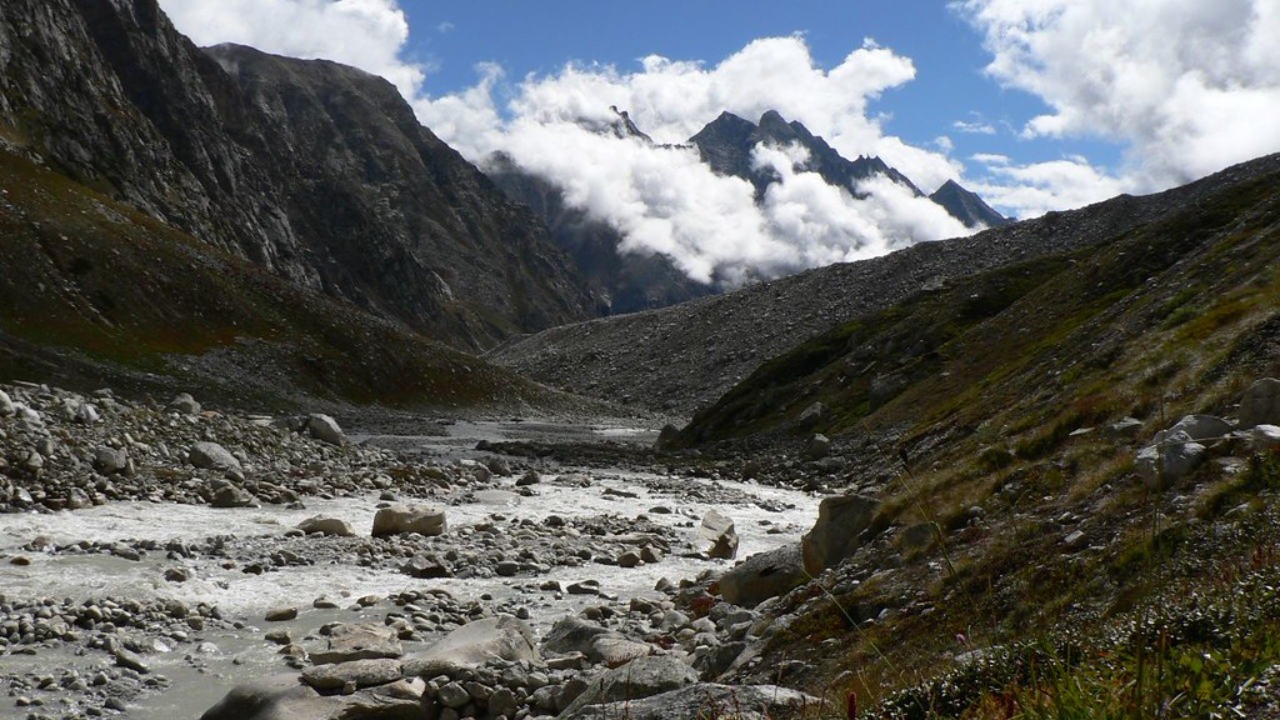 Arwa Tal to Badrinath via road-head at Ghastoli