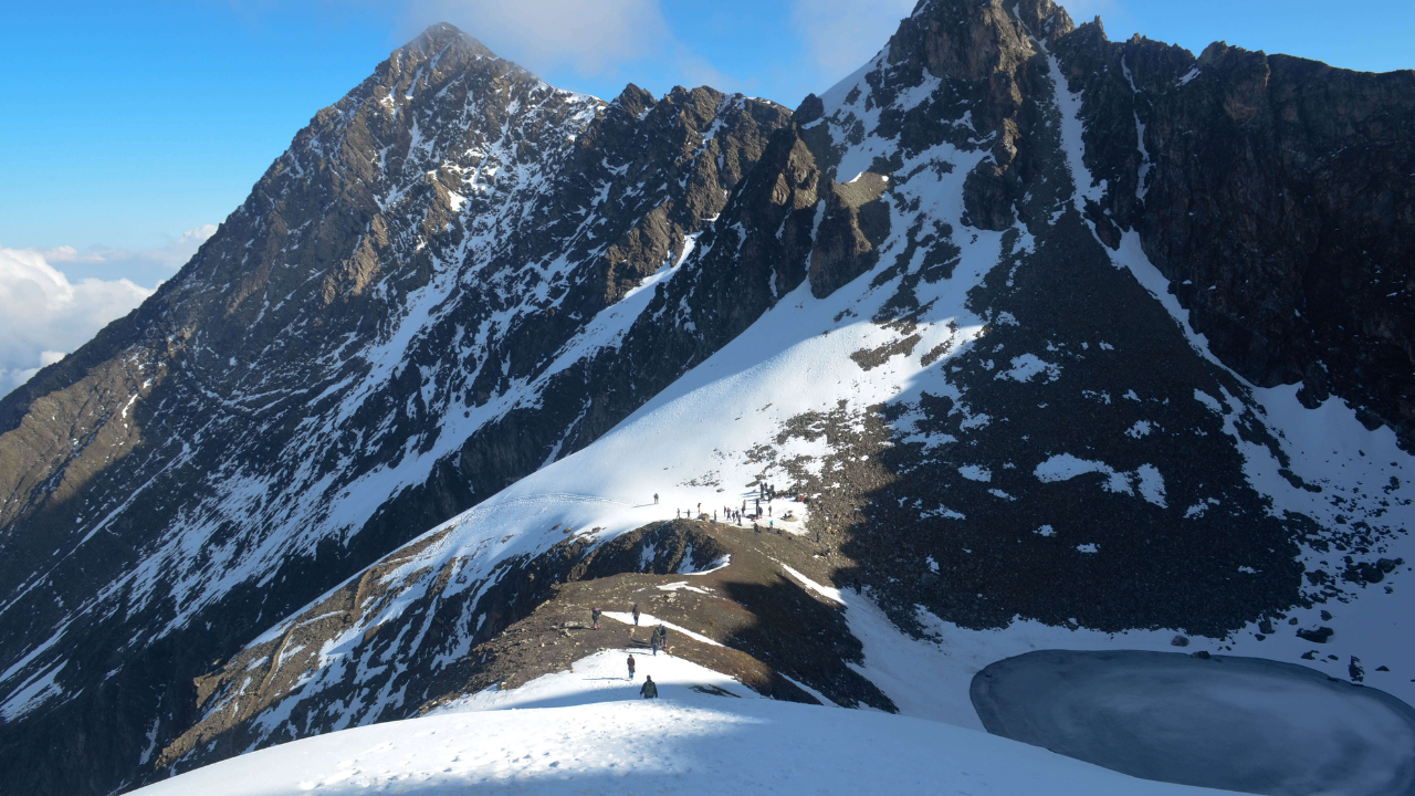 Trek from Bhagwabasa to Roopkund & Return to Bedni Bugyal