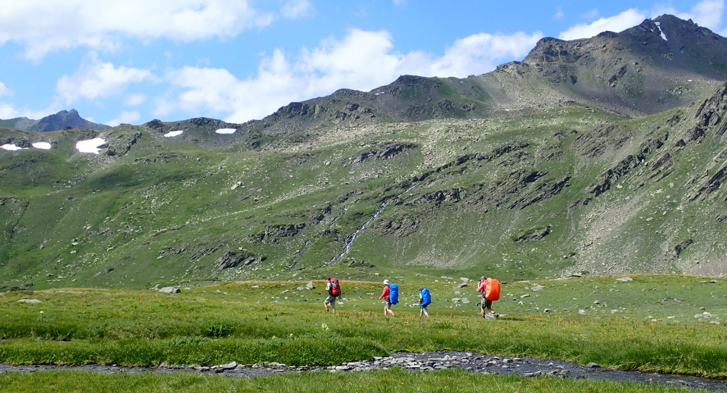 Family-trekker-in-the-mountains